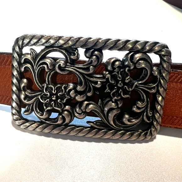 Liz Claiborne Belt Pure Leather Womens Belt with Floral Metal Buckle Filigree - Picture 3 of 8